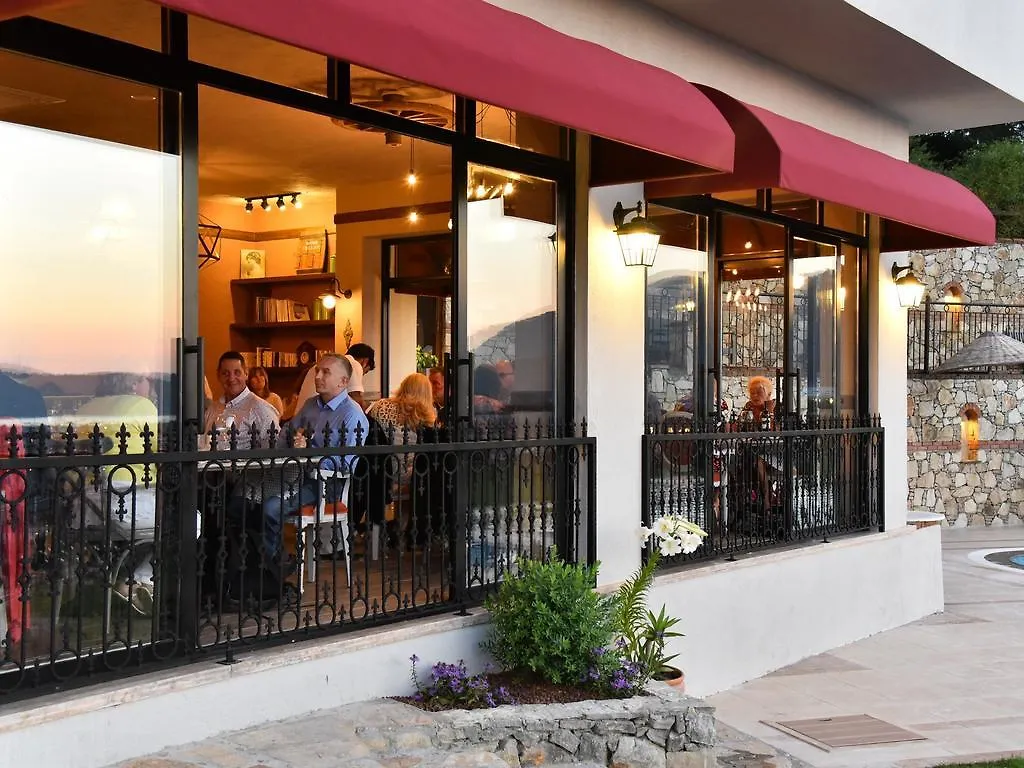 Sundial Hotel & Restaurant